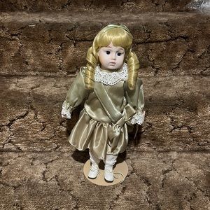 1986 Porcelain Brinn Doll